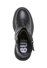 Botín de cuero negro hasta el tobillo con cierre de cremallera, punta redonda y forro interior suave. Diseñado con una suela gruesa para mayor comodidad.