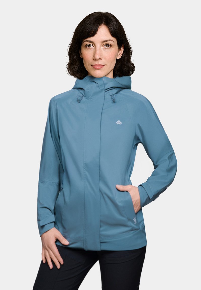 Jasnoniebieska wodoodporna kurtka z kapturem, zamkiem błyskawicznym z przodu, regulowanymi sznurkami i bocznymi kieszeniami. Gładka tekstura i minimalistyczny design.