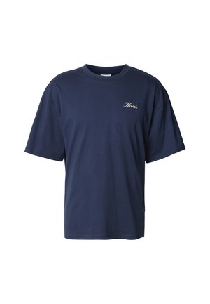 Námornícky modré tričko vyrobené z bavlny, s okrúhlym výstrihom, krátkymi rukávmi, vo voľnom strihu a s malým vyšitým logom na hrudi.