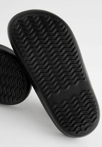 Next REGULAR FIT - Badesandale - black