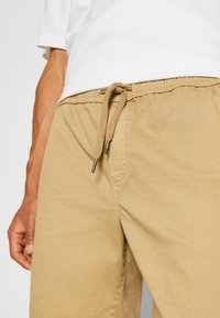Thumbnail Image 8