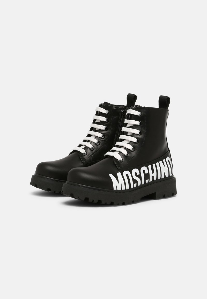Kinder Bekleidung | MOSCHINO UNISEX Schnürstiefelette black/schwarz - HY34997 Kinder Bekleidung | MOSCHINO UNISEX Schnürstiefelette black/schwarz - HY34997