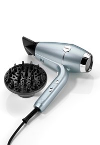 Asciugacapelli BaByliss argento con ugello concentratore nero e accessorio diffusore nero separato su sfondo bianco.
