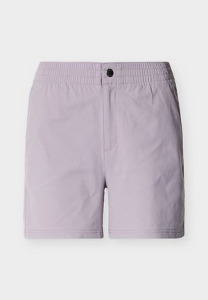 Lyse lilla afslappede shorts med elastik i taljen, knaplukning og sidelommer, vist mod en ensfarvet hvid baggrund.