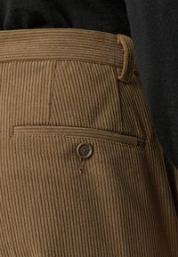 Thumbnail Image 9