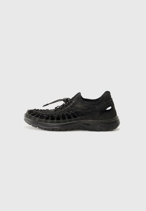 Walking sandals - black