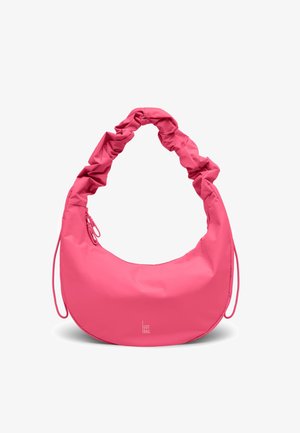 Borsa hobo rosa acceso con manico arricciato, cerniera laterale e logo "GOT BAG" sul davanti, mostrata su sfondo bianco.