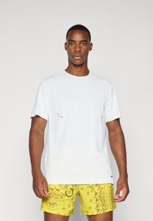 RUN PINNACLE TOP - Sports T-shirt - summit white