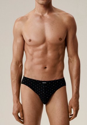 Czarne slipy męskie z niebieskim wzorem kropli, wykonane z miękkiej tkaniny. Posiadają wygodny pas. Dopasowany krój, minimalne okrycie.