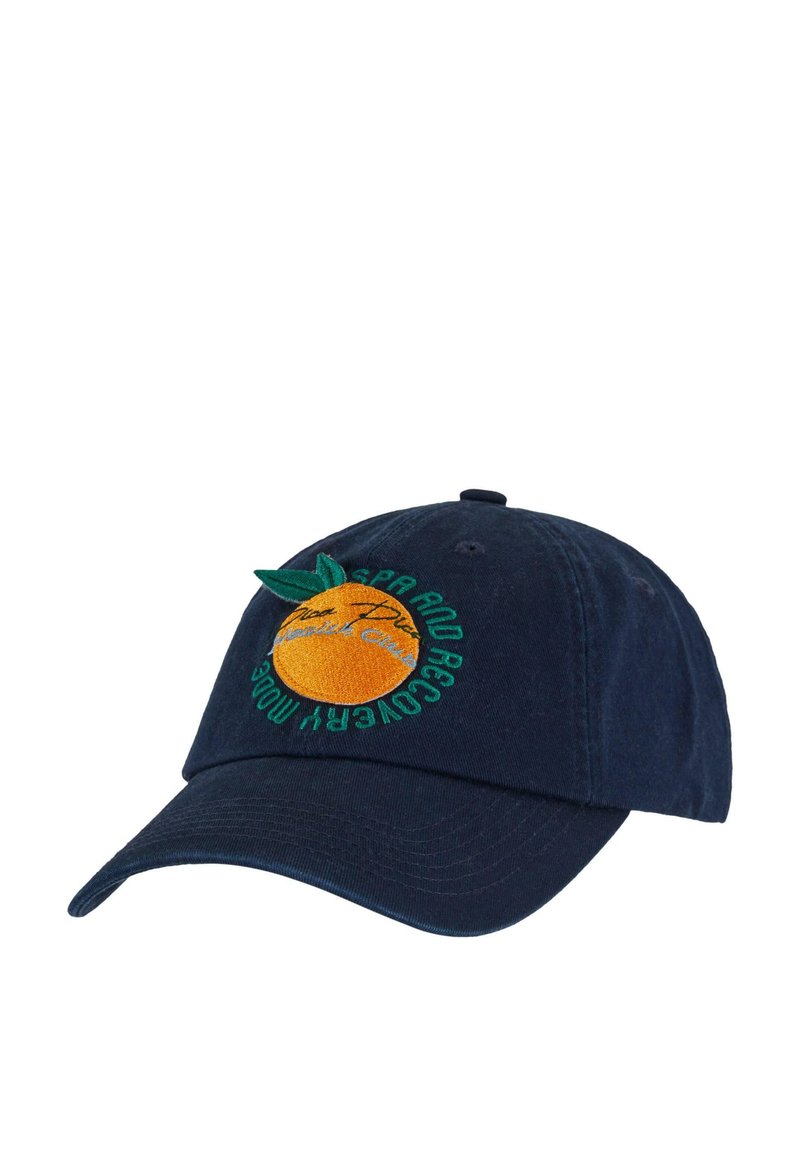 Căciulă de baseball din bumbac bleumarin cu broderie portocalie și detalii verzi. Are un visor curb și un sistem de ajustare la spate.