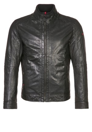 Schwarze Lederjacke mit Frontreißverschluss, Stehkragen, gesteppter Naht an den Bündchen und Seitentaschen mit Druckknöpfen.