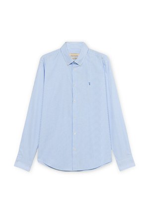 Vaaleansininen pitkähihainen nappikauluspaita, jossa on ohuet valkoiset pystysuorat raidat ja pieni kirjailtu logo vasemmassa rinnassa.