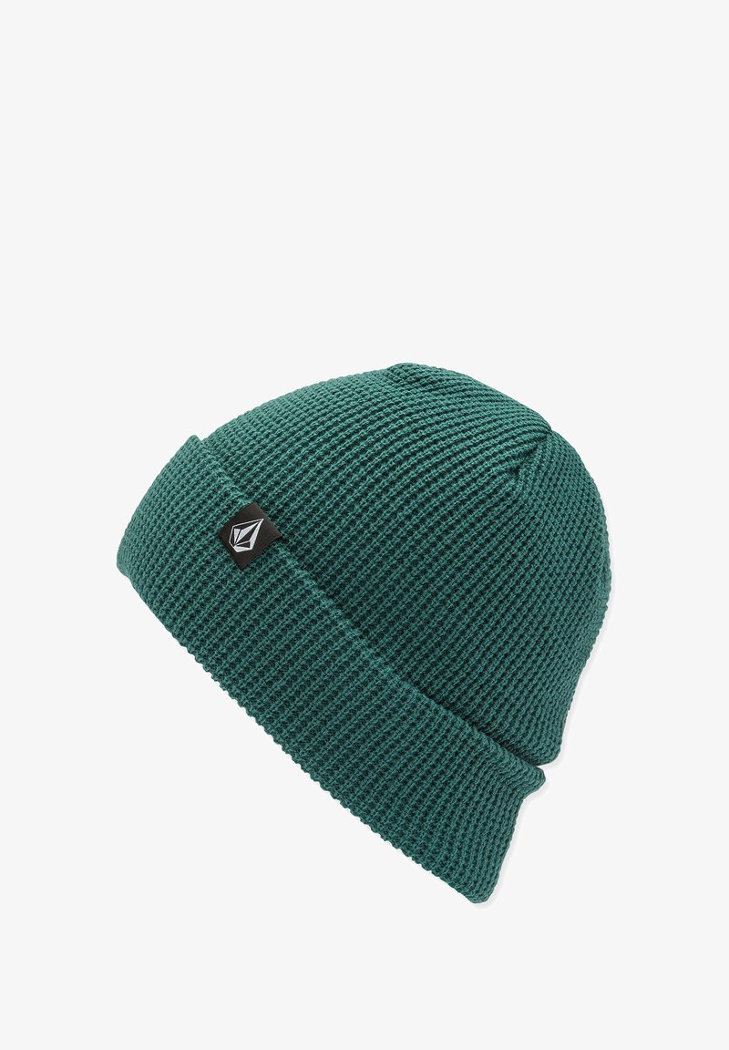 Türkiser, gestrickter Beanie-Hut mit einem strukturierten, gerippten Muster und einem umgeschlagenen Bund. Mit einem kleinen schwarzen Logo-Tag an der Seite.