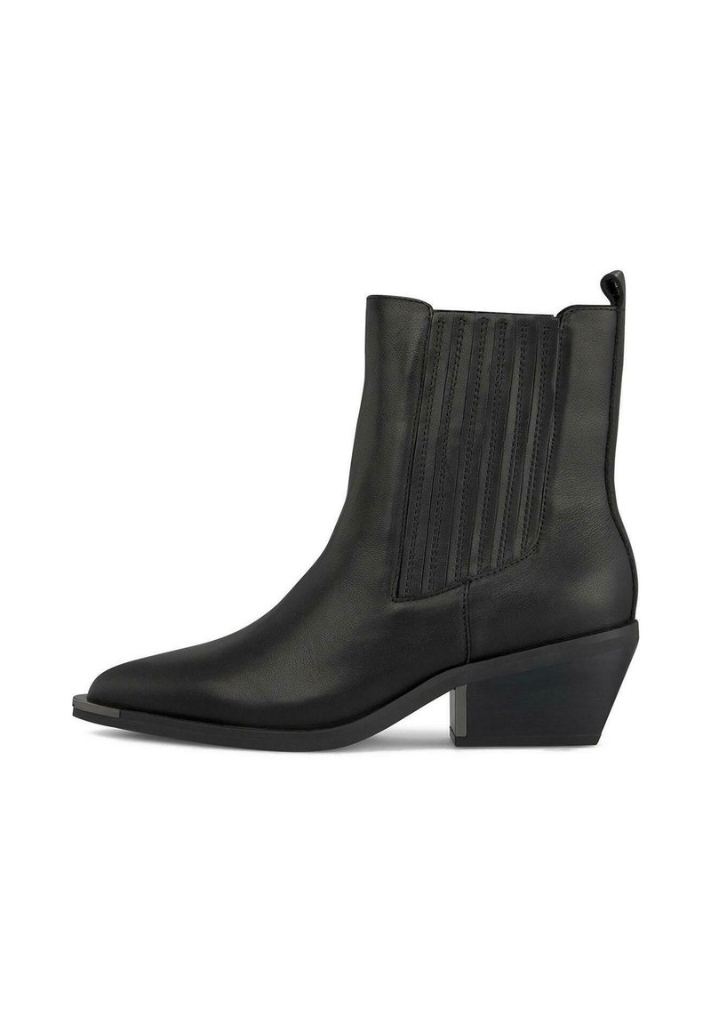 Bottines en cuir noir avec un bout pointu, des panneaux élastiques sur les côtés, des détails côtelés et un talon carré accentué par un élément métallique.