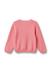 Pull en tricot rose avec un motif texturé, un col et des poignets côtelés, et une coupe décontractée, mettant en avant un tissu doux et confortable.