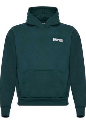 Mørkegrøn bomulds hoodie med en frontlomme, ribbede manchetter og kant. Har et hvidt "DROPSIZE" logo på brystet.