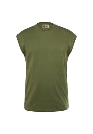 T-shirt sans manches en coton vert olive avec un col rond et un ourlet droit. Texture lisse avec des détails minimes et sans motifs.