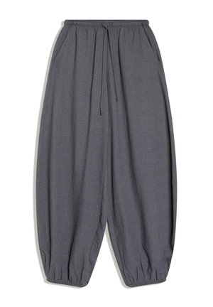 Ohlapne temno sive hlače z elastičnim pasom, vezalko, bočnimi žepi in elastičnimi manšetami na gležnjih.