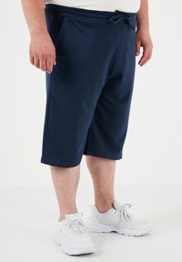 Buratti PLUS SIZE - Verryttelyhousut - indigo