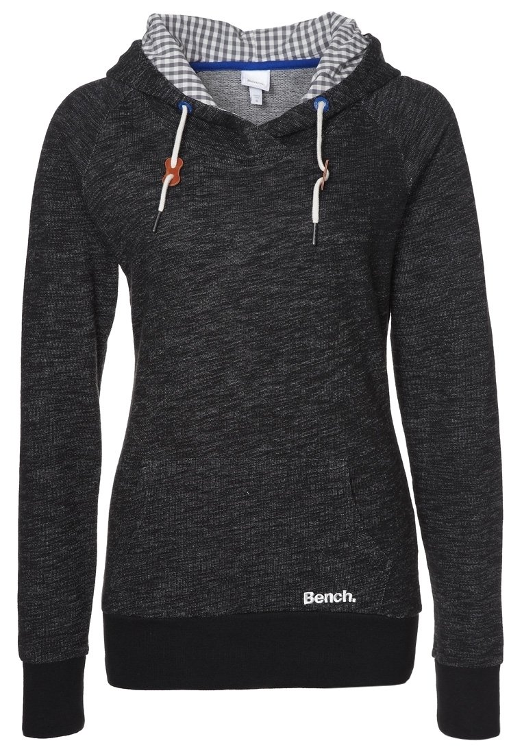 Sweat à capuche noir avec une capuche doublée en tissu à carreaux gris, des cordons avec des accents en bois et un logo en bas à gauche. Fabriqué en tissu texturé.