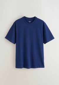 Mörkblå bomulls t-shirt med korta ärmar, rund halsringning och en slät yta. Etiketten säger "NEXT" och storlek "M". Enkelt och klassiskt desig.