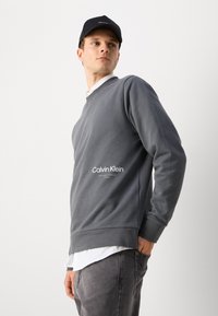 Calvin Klein OFF PLACEMENT LOGO  - Sweatshirt - iron gate