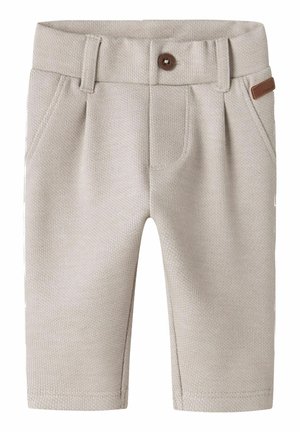 Lysebeige teksturerede bukser til småbørn med bæltestropper, knaplukning, sidelommer og et lille brunt lædermærke med mærkenavn på højre side.