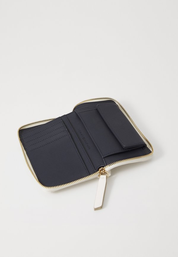 FEMININE - Wallet - ivory petal4