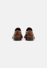 Call it Spring FITZWILLIAM - Klassiset nauhakengät - cognac