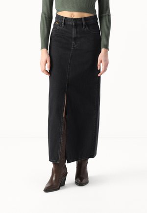 VIKTORIA LONG - Teksaseelik - worn in black obsidian