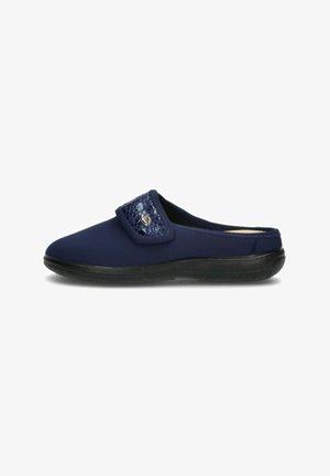 Zoccoli blu navy senza lacci con un upper in tessuto testurizzato e un accento decorativo in pizzo. Presentano una suola in gomma nera flessibile per il comfort.