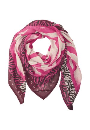 Écharpe rose et bordeaux avec des motifs abstraits de zèbre et de rayures, pliée en forme triangulaire lâche montrant un texte de marque partiel.