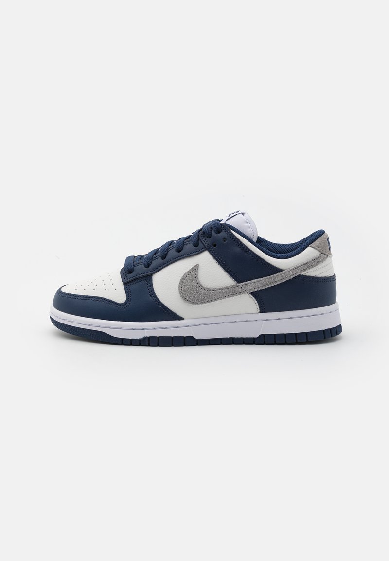 Nike Sportswear - DUNK UNISEX - Zapatillas - midnight navy/light smoke grey/summit white/white, Ampliar