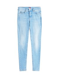 Jeans skinny azul-claro feitos de denim, com fecho de botão e ziper, dois bolsos frontais e um padrão de lavagem desbotada.