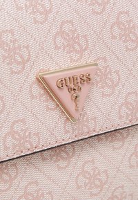 Guess SORA FLAP SHOULDER BAG - Sac à main - dusty rose