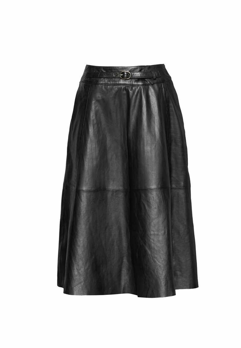 Sort A-formet læderskirt med taljebælte og rundt metalspænde, knælangt, glatte teksturerede paneler.