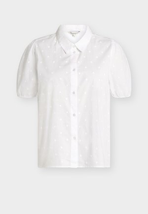 Weiße Bluse mit kurzen Ärmeln, dezenter Pünktchenstruktur, durchgehender Knopfleiste und klassischem spitzem Kragen.