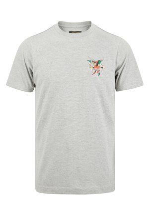 Szara bawełniana koszulka z krótkim rękawem i okrągłym dekoltem. Posiada kolorowy wzór z jaskółką oraz tekstem na lewej piersi.
