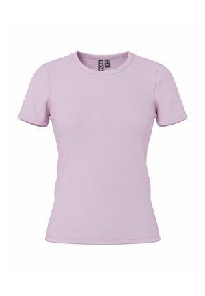 T-shirt lilas à manches courtes en maille côtelée avec col rond, taille ajustée et étiquette de marque visible au centre du col dans le dos.