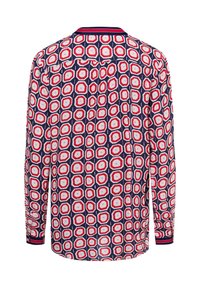Camicia a maniche lunghe con un motivo geometrico di esagoni in rosso, bianco e blu navy. Tessuto strutturato con colletto e polsini in contrasto.