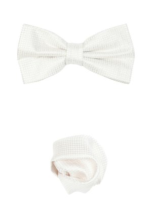 Weißer strukturierter Fliegen mit glatter Oberfläche, ausgestattet mit einem passenden verstellbaren Riemen. Das Muster verleiht dem Stoff eine subtile Dimension.