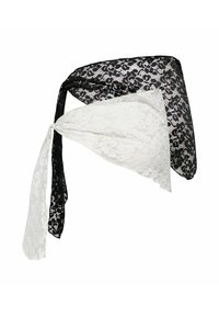 Foulard en dentelle noire et blanche avec des motifs floraux noué en un nœud lâche sur fond blanc.