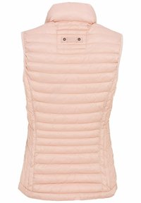 Veste sans manches matelassée rose clair avec col montant vue de dos, présentant des coutures horizontales et une petite étiquette près du col.