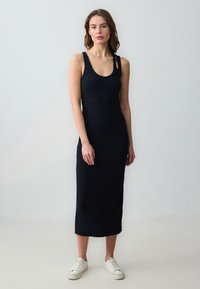 SLIM FIT U NECK SLEEVELESS PATTERNED LONG - Robe longue - black