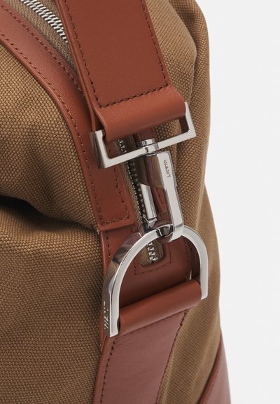 WANT Les Essentiels KELOWNA WEEKENDER UNISEX - Reisikott - dark camel