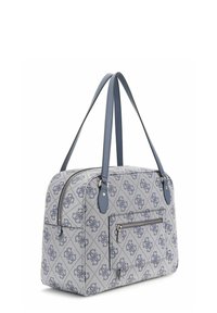 Sac en tissu gris avec des accents en cuir bleu, présentant un motif de logo répétitif, deux poignées, et une poche zippée à l'avant.