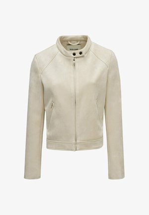 Chaqueta de ante color crema con cuello alto, cierre delantero de cremallera, dos bolsillos laterales con cremallera y dos botones a presión negros en el cuello.