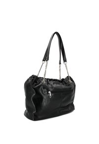 Borsa a tracolla in pelle nera con un design morbido, catena e manici in pelle, e una tasca con zip frontale. Texture liscia e forma arrotondata.