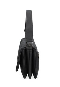 Sac à main en cuir noir avec une finition texturée, présentant une forme structurée, une bandoulière réglable et une fermeture éclair. Trois sections plissées visibles.