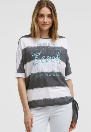 Soccx, SOCCX OVERSIZE T-SHIRT MIT STREIFEN UND SAUMKNOTEN - Print T-shirt - grey bay